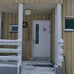 Talo Kainuun Korvessa Kiekinkoskella