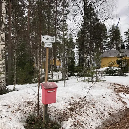 Talo Kainuun Korvessa Kiekinkoskella *