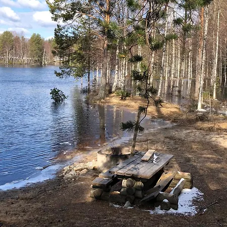 Talo Kainuun Korvessa Kiekinkoskella Alpehytte *