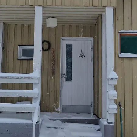 Talo Kainuun Korvessa Kiekinkoskella