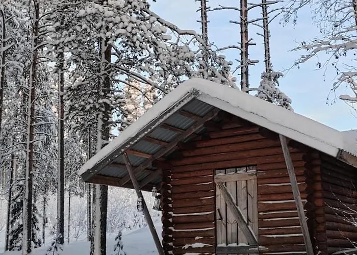 Talo Kainuun Korvessa Kiekinkoskella Kuhmo